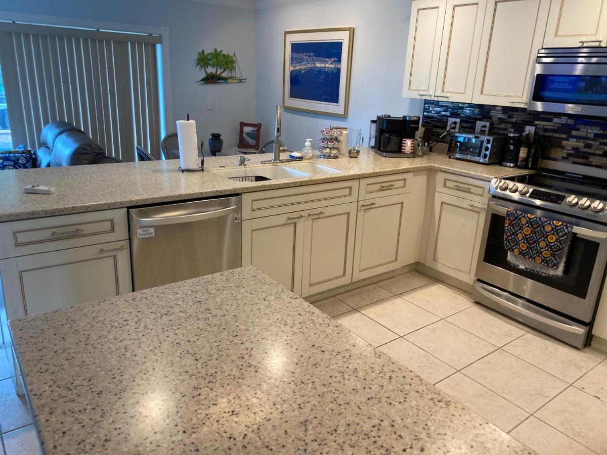 This Homestay Oasis Is The Cape'S Best Place To Stay Cape Coral Exterior photo